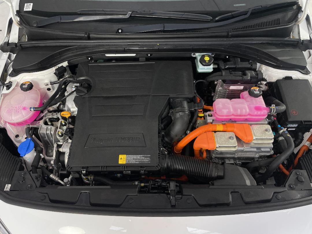 Photo '13' of Hyundai Ioniq Photo '13' of Hyundai Ioniq