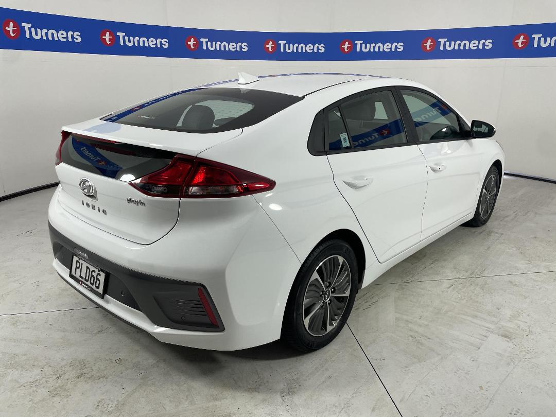 Photo '7' of Hyundai Ioniq Photo '7' of Hyundai Ioniq