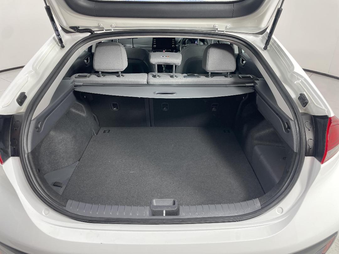 Photo '14' of Hyundai Ioniq Photo '14' of Hyundai Ioniq