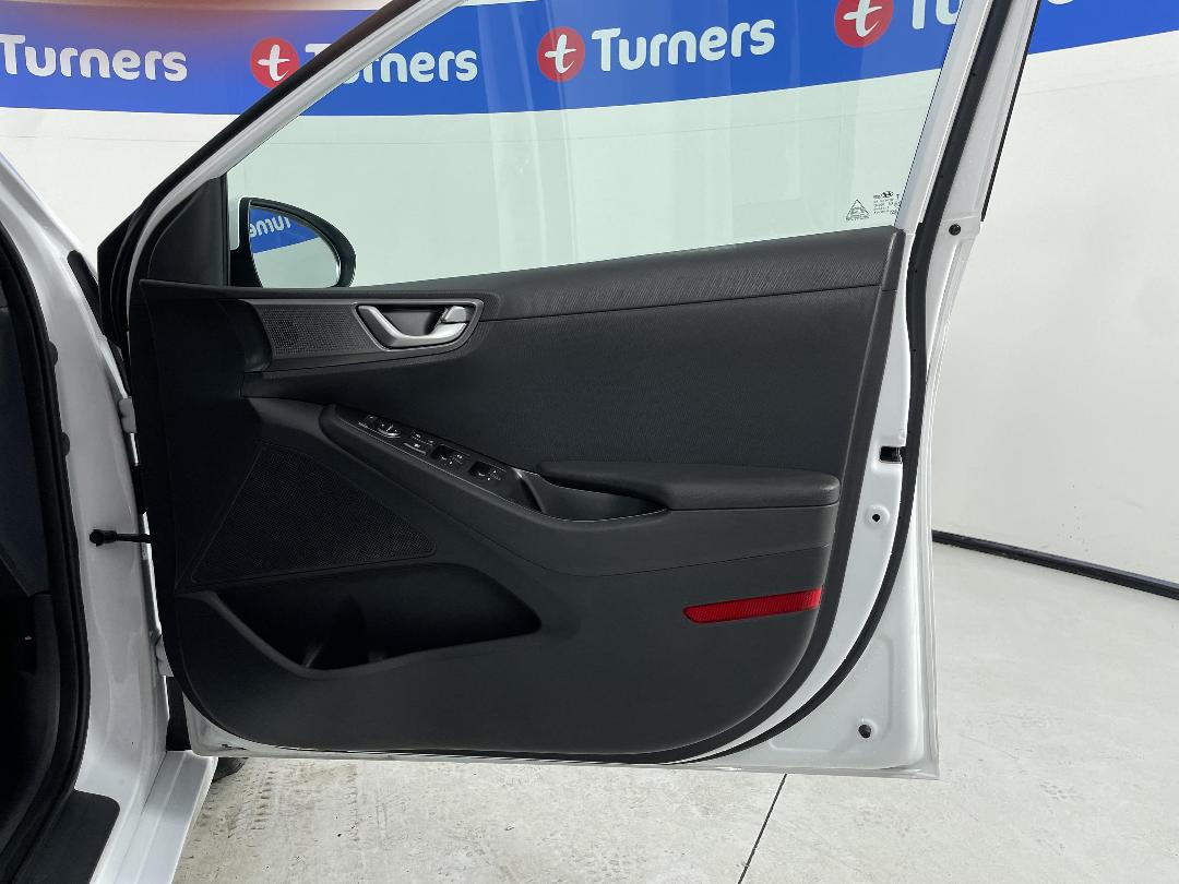 Photo '15' of Hyundai Ioniq Photo '15' of Hyundai Ioniq