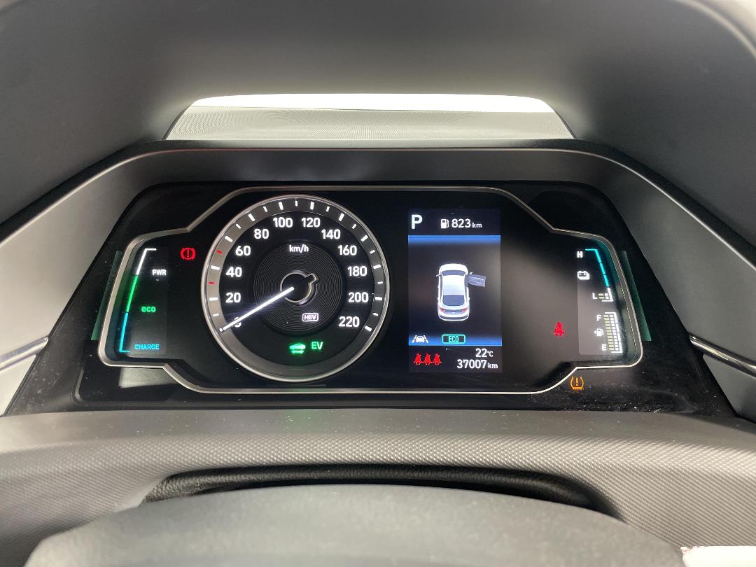 Photo '21' of Hyundai Ioniq Photo '21' of Hyundai Ioniq