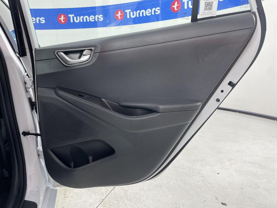 Photo '19' of Hyundai Ioniq Photo '19' of Hyundai Ioniq