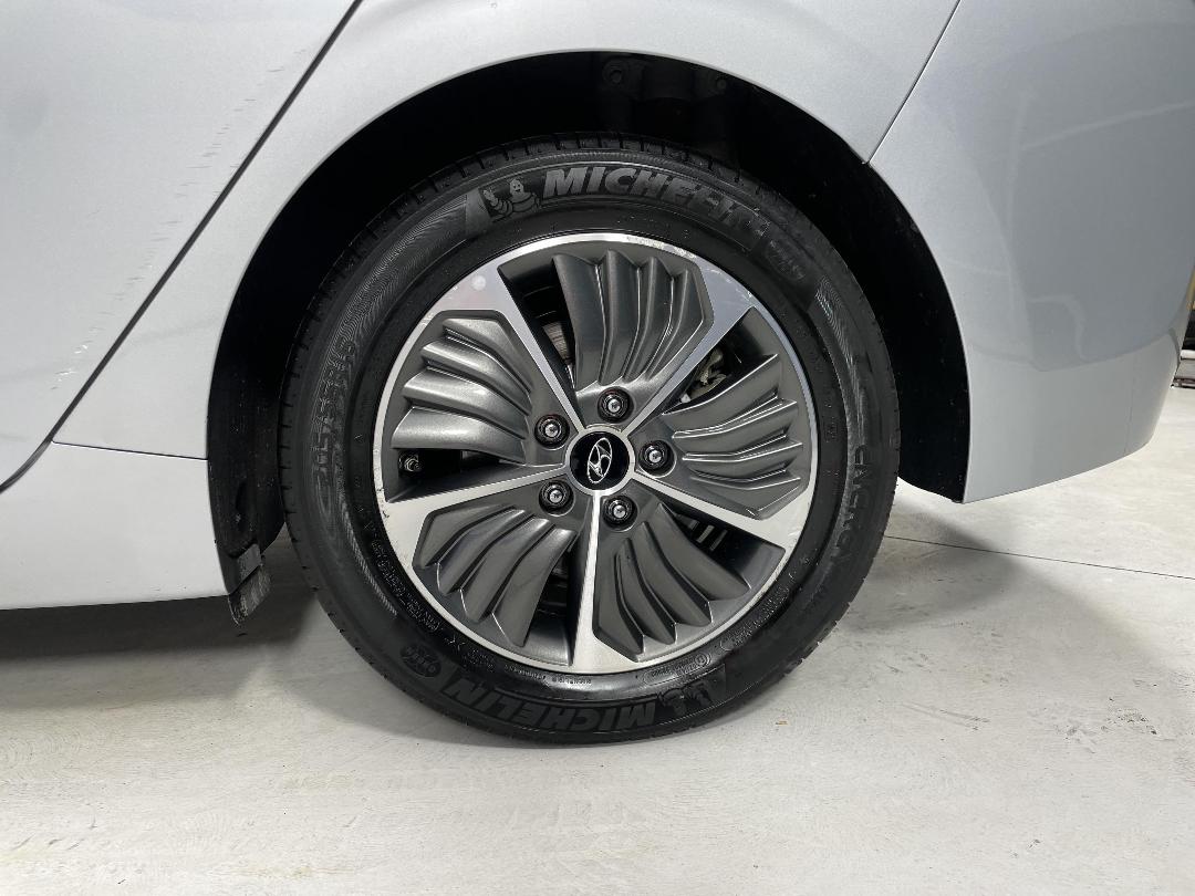 Photo '11' of Hyundai Ioniq