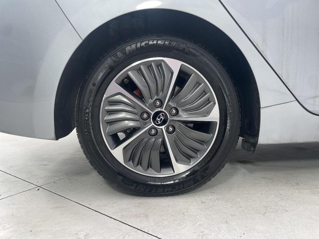 Photo '12' of Hyundai Ioniq