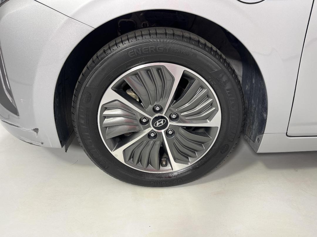 Photo '10' of Hyundai Ioniq Photo '10' of Hyundai Ioniq