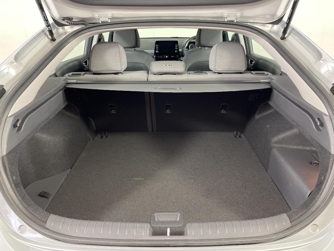 Photo '14' of Hyundai Ioniq Photo '14' of Hyundai Ioniq