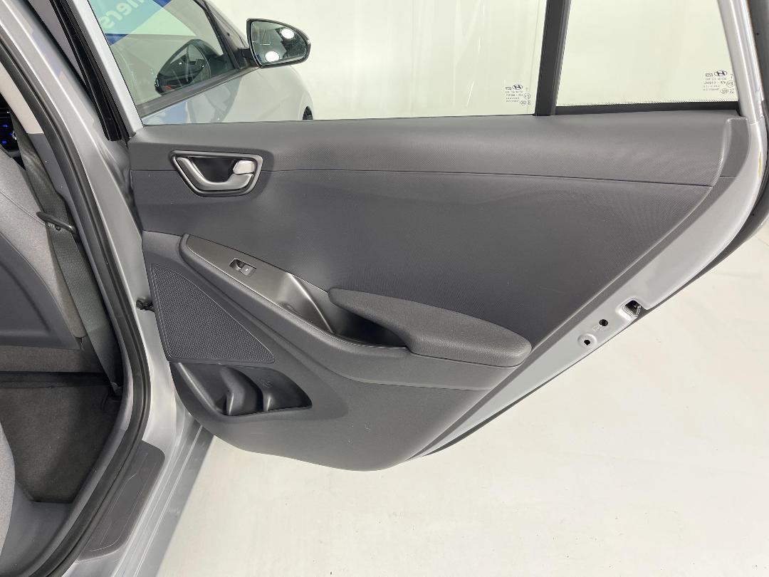 Photo '19' of Hyundai Ioniq Photo '19' of Hyundai Ioniq