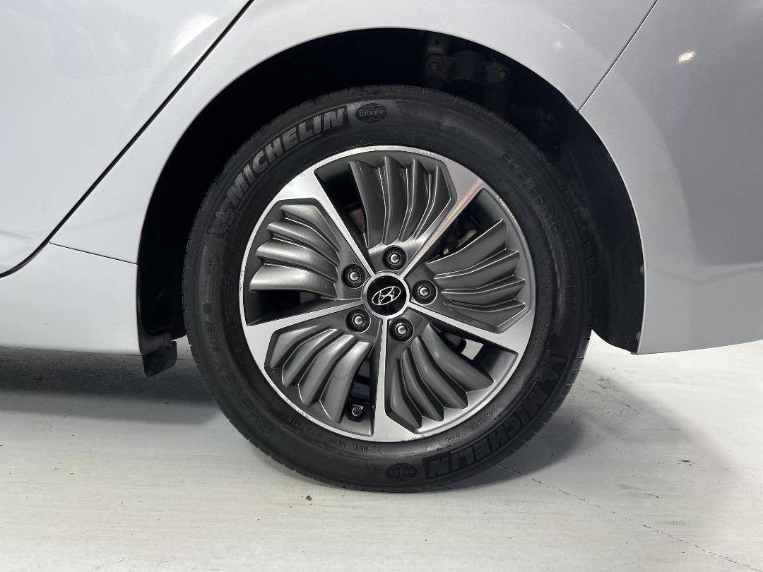 Photo '11' of Hyundai Ioniq