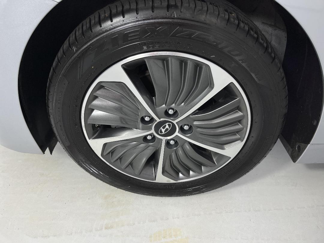 Photo '10' of Hyundai Ioniq