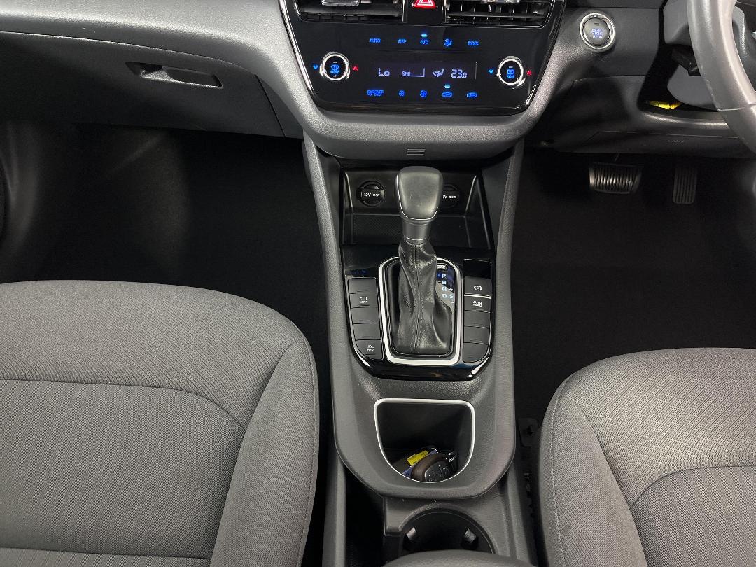 Photo '18' of Hyundai Ioniq