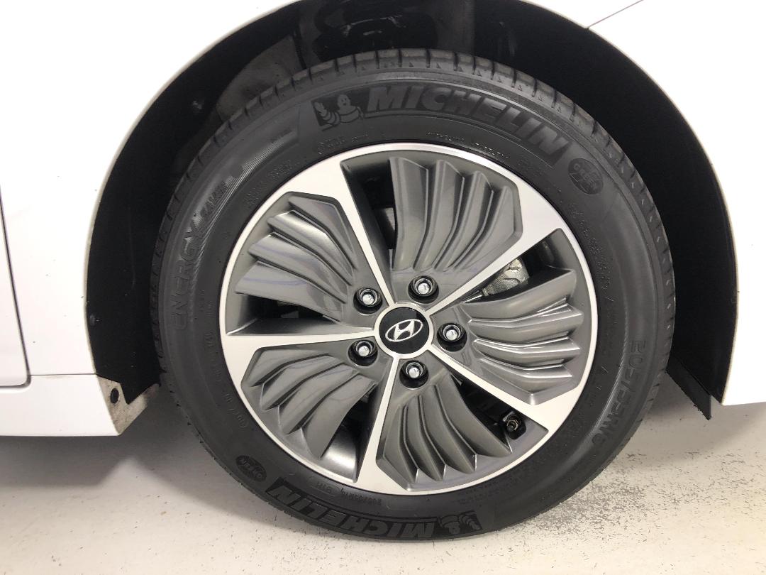 Photo '9' of Hyundai Ioniq Photo '9' of Hyundai Ioniq