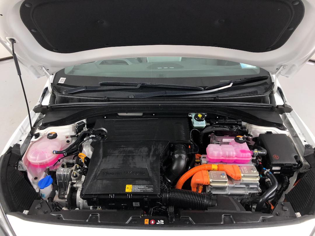 Photo '13' of Hyundai Ioniq Photo '13' of Hyundai Ioniq