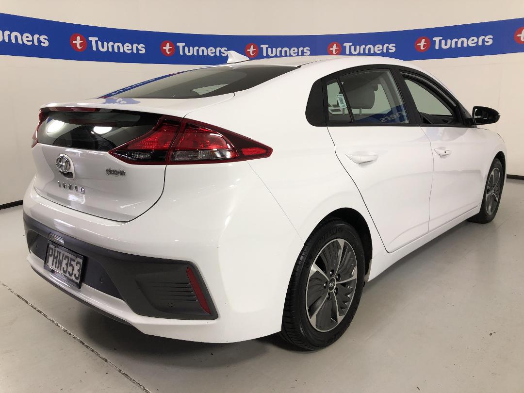 Photo '7' of Hyundai Ioniq Photo '7' of Hyundai Ioniq
