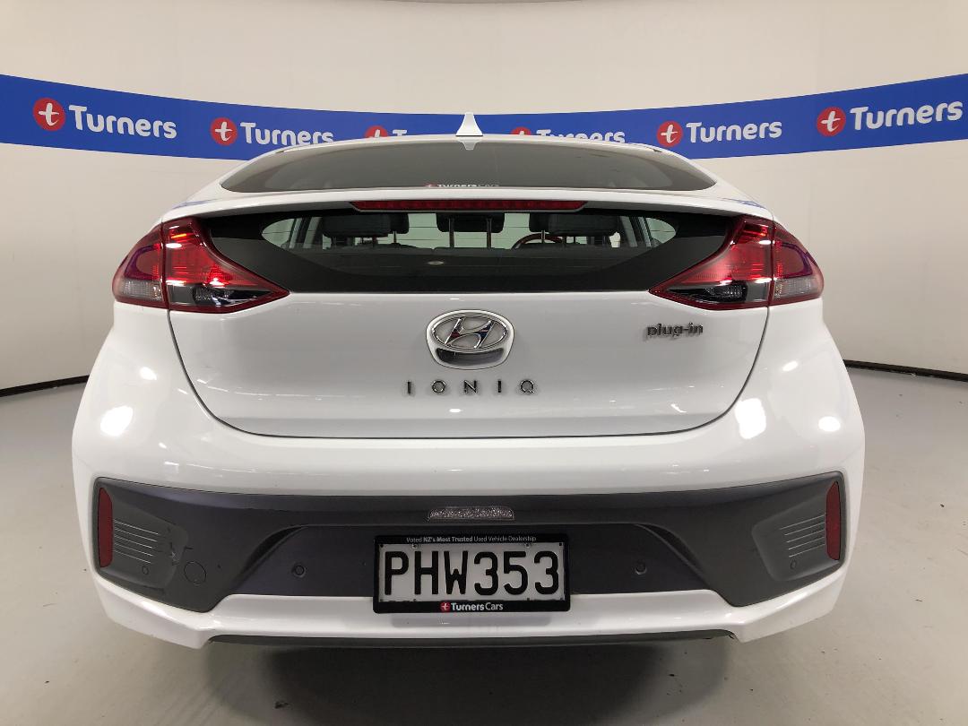 Photo '6' of Hyundai Ioniq Photo '6' of Hyundai Ioniq