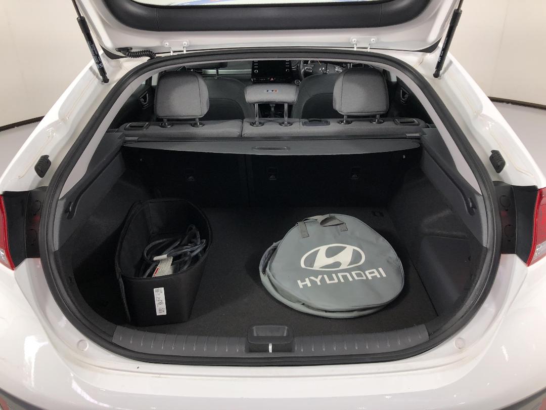 Photo '14' of Hyundai Ioniq Photo '14' of Hyundai Ioniq