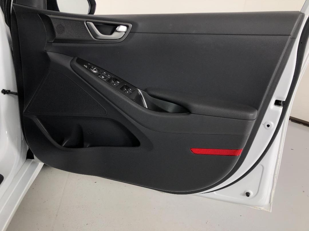 Photo '15' of Hyundai Ioniq Photo '15' of Hyundai Ioniq