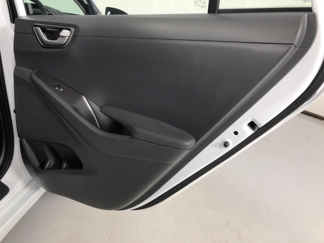 Photo '19' of Hyundai Ioniq Photo '19' of Hyundai Ioniq