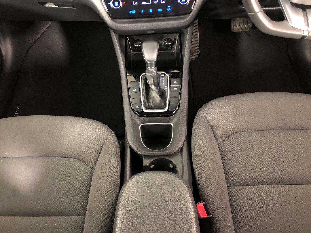 Photo '18' of Hyundai Ioniq Photo '18' of Hyundai Ioniq