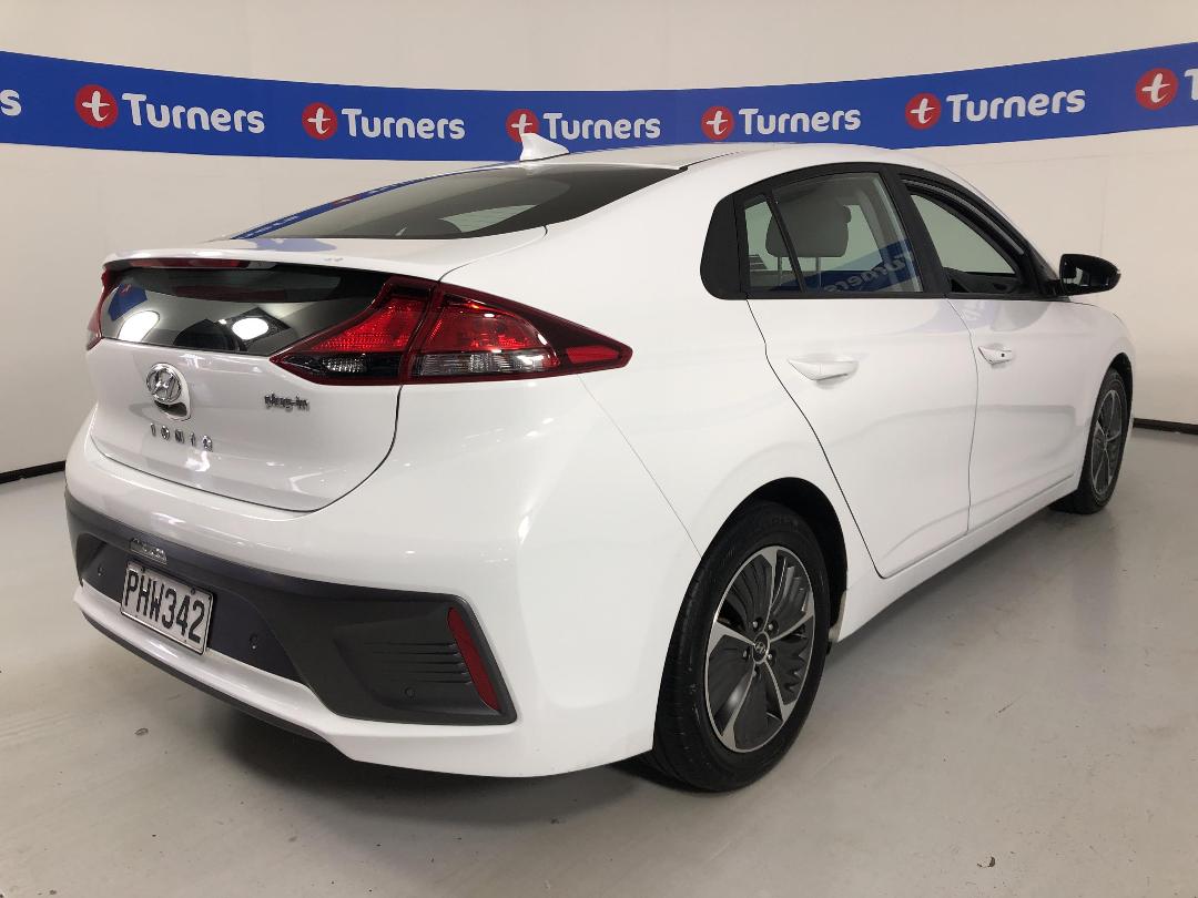 Photo '7' of Hyundai Ioniq Photo '7' of Hyundai Ioniq