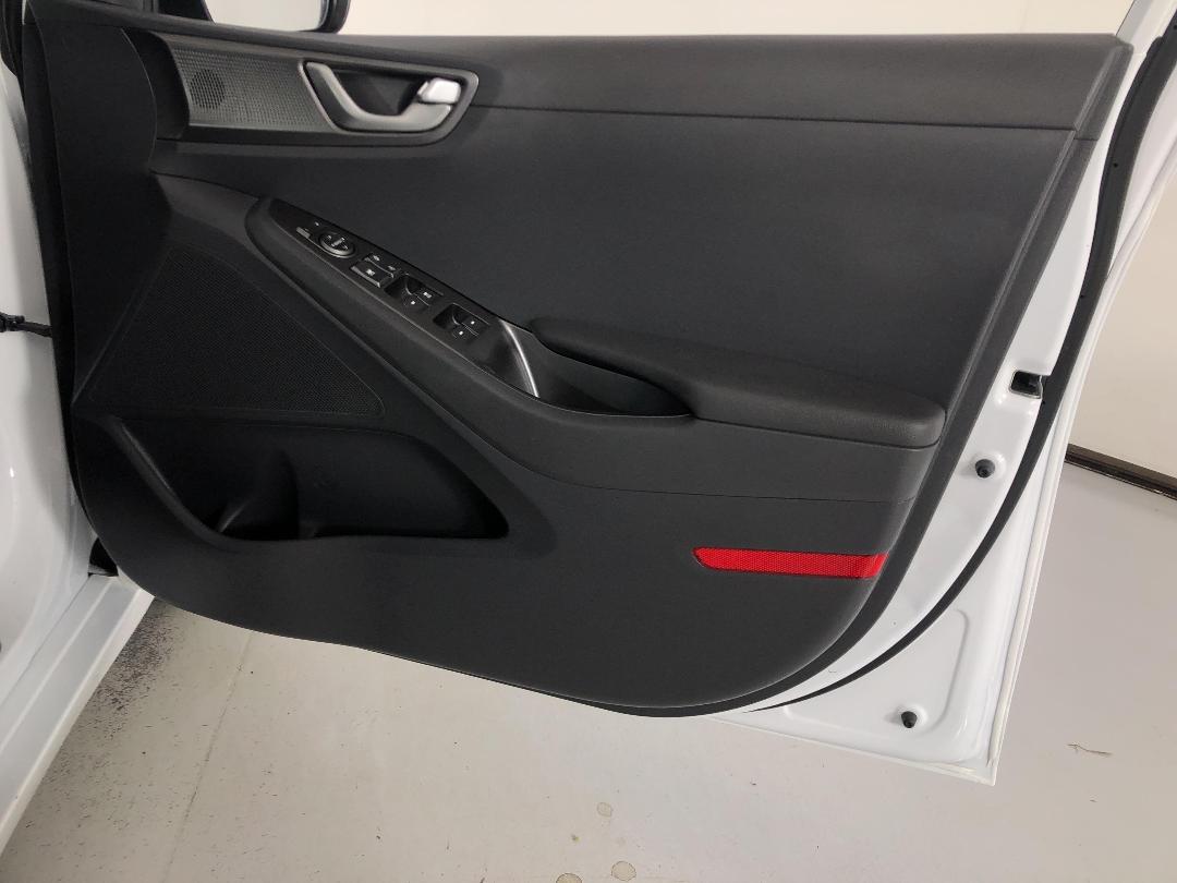 Photo '15' of Hyundai Ioniq Photo '15' of Hyundai Ioniq