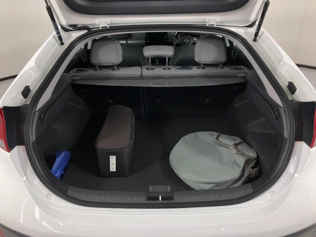 Photo '14' of Hyundai Ioniq Photo '14' of Hyundai Ioniq