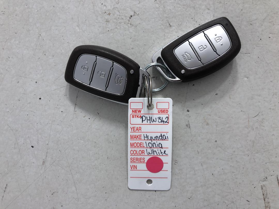 Photo '22' of Hyundai Ioniq Photo '22' of Hyundai Ioniq