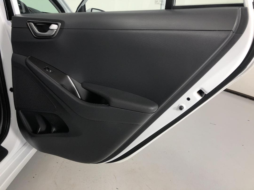 Photo '19' of Hyundai Ioniq Photo '19' of Hyundai Ioniq