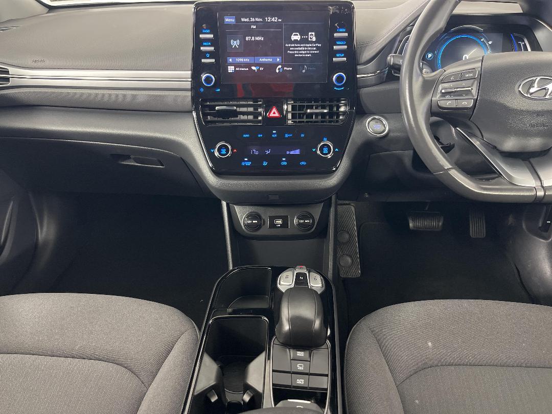 Photo '18' of Hyundai Ioniq Photo '18' of Hyundai Ioniq