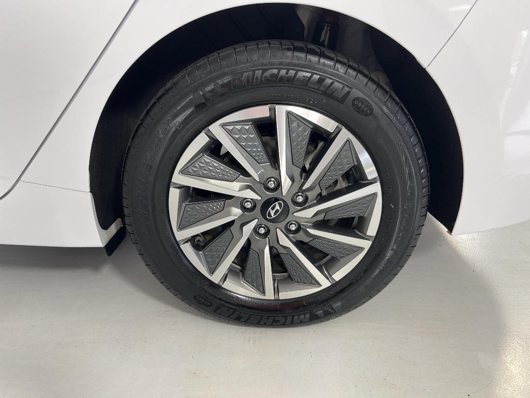 Photo '11' of Hyundai Ioniq Photo '11' of Hyundai Ioniq