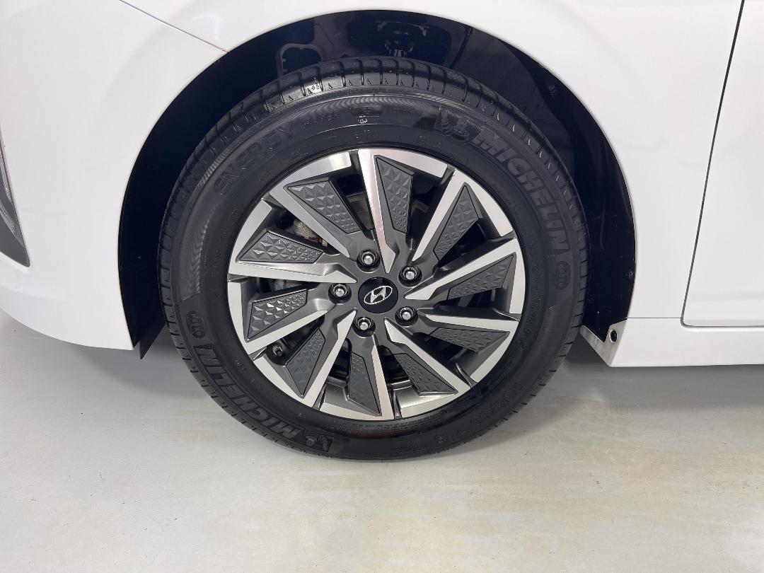 Photo '10' of Hyundai Ioniq Photo '10' of Hyundai Ioniq