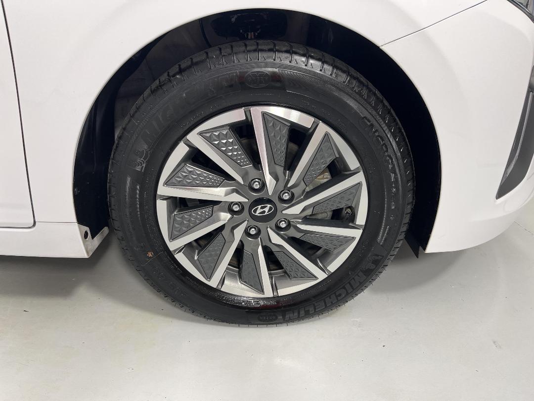 Photo '9' of Hyundai Ioniq Photo '9' of Hyundai Ioniq