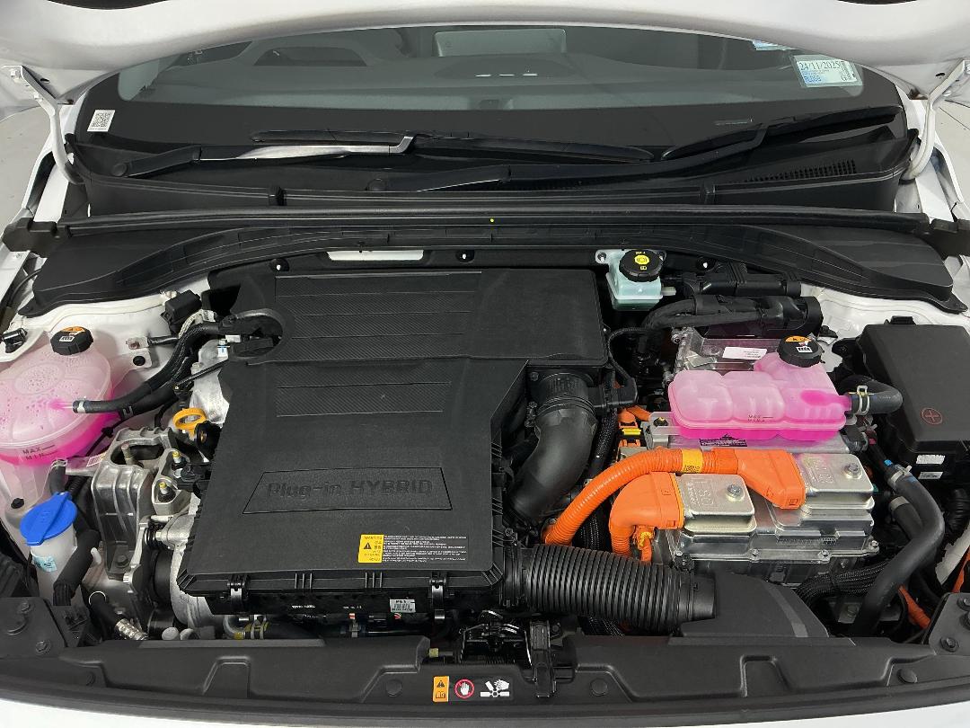 Photo '13' of Hyundai Ioniq Photo '13' of Hyundai Ioniq