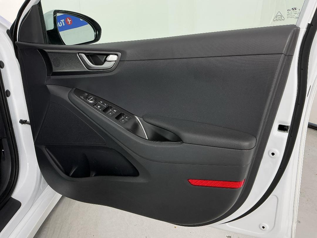 Photo '15' of Hyundai Ioniq Photo '15' of Hyundai Ioniq