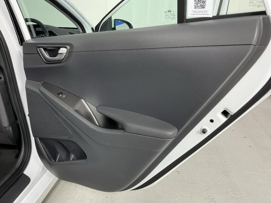 Photo '19' of Hyundai Ioniq Photo '19' of Hyundai Ioniq