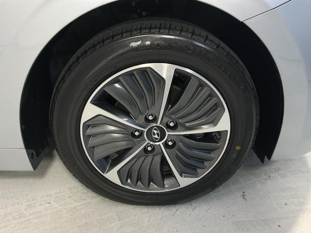 Photo '9' of Hyundai Ioniq Photo '9' of Hyundai Ioniq