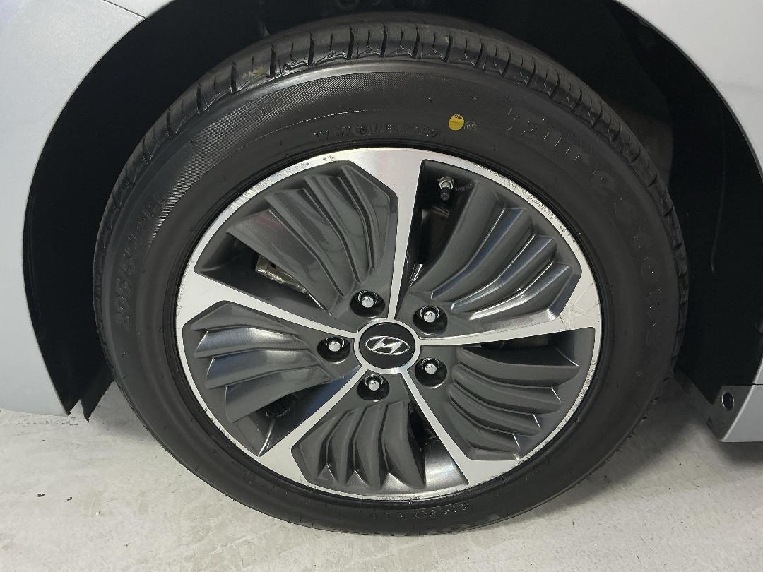 Photo '10' of Hyundai Ioniq Photo '10' of Hyundai Ioniq