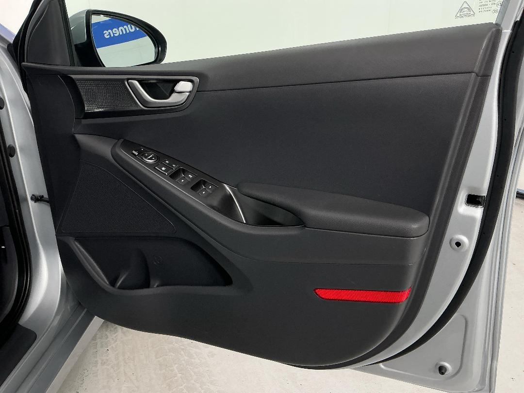 Photo '15' of Hyundai Ioniq Photo '15' of Hyundai Ioniq