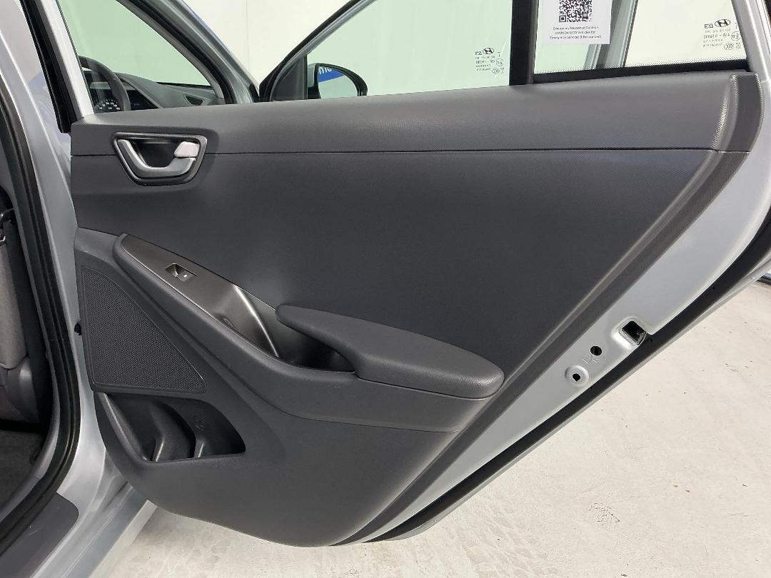 Photo '19' of Hyundai Ioniq Photo '19' of Hyundai Ioniq