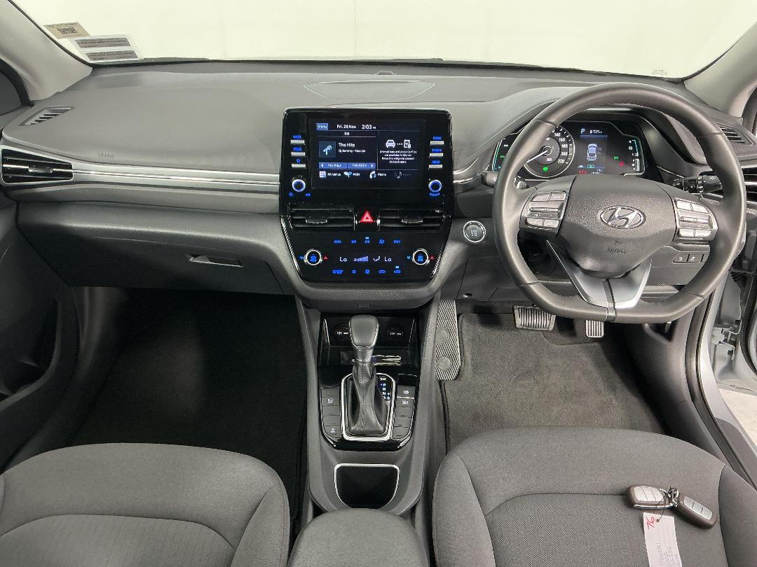 Photo '17' of Hyundai Ioniq Photo '17' of Hyundai Ioniq