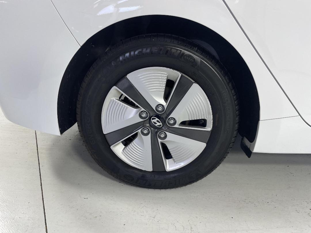 Photo '12' of Hyundai Ioniq