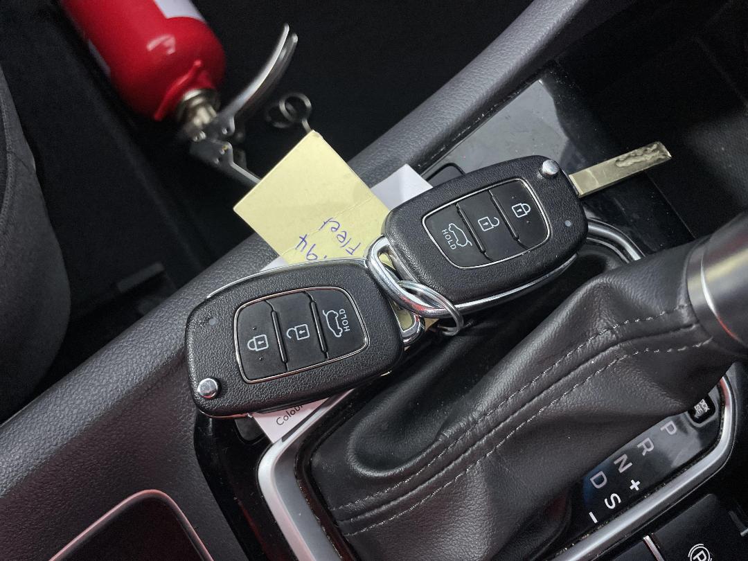 Photo '22' of Hyundai Ioniq