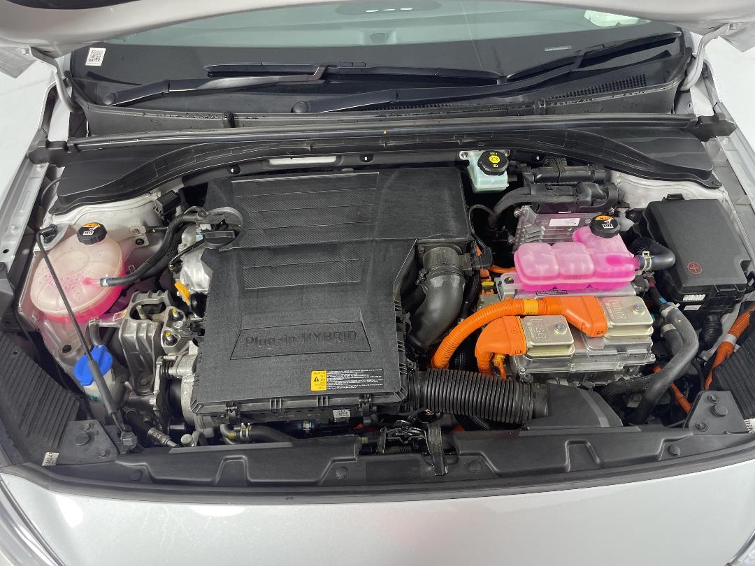 Photo '13' of Hyundai Ioniq Photo '13' of Hyundai Ioniq