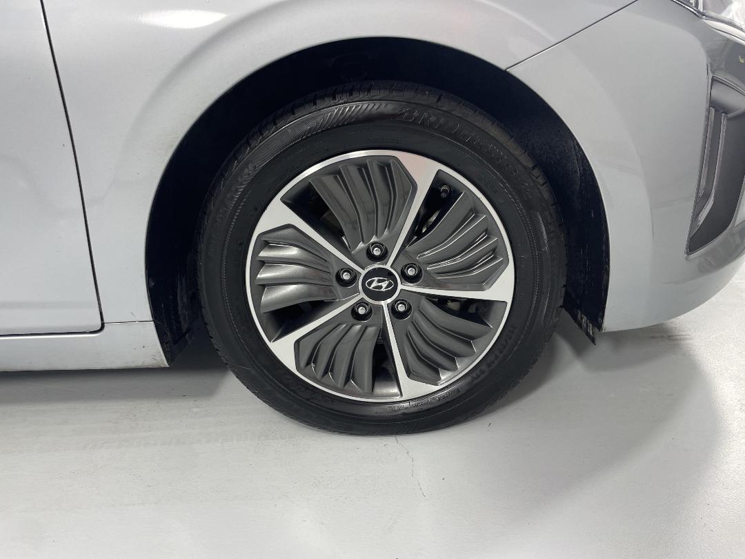 Photo '9' of Hyundai Ioniq Photo '9' of Hyundai Ioniq