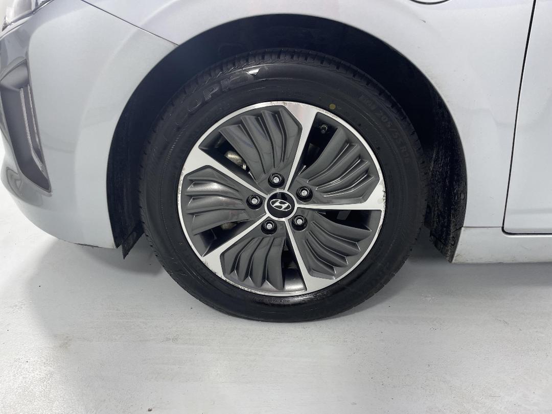 Photo '10' of Hyundai Ioniq Photo '10' of Hyundai Ioniq