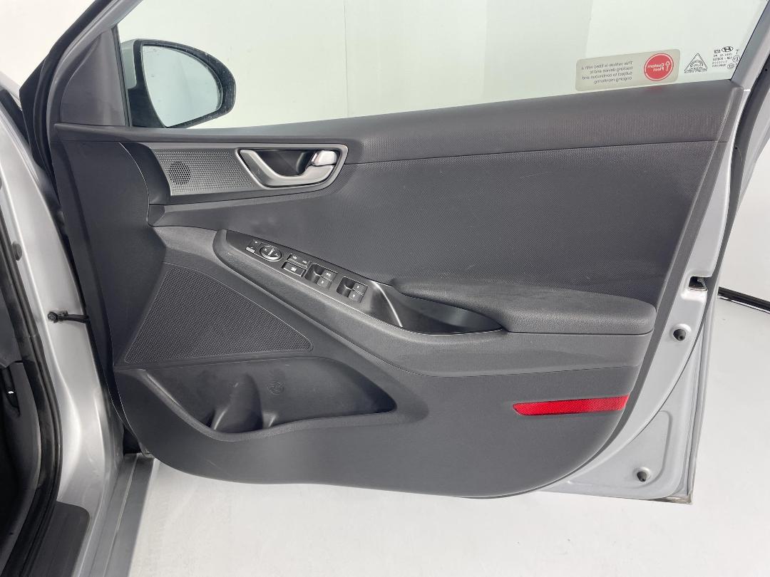 Photo '15' of Hyundai Ioniq Photo '15' of Hyundai Ioniq