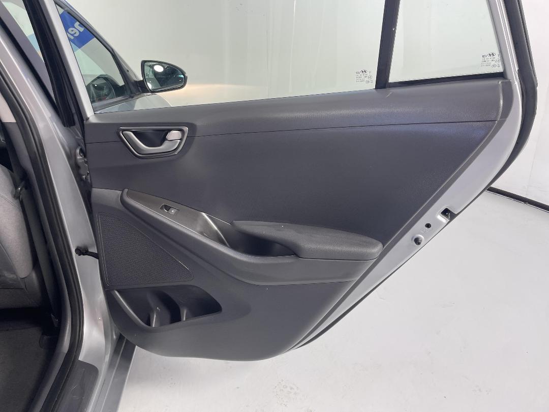 Photo '19' of Hyundai Ioniq Photo '19' of Hyundai Ioniq