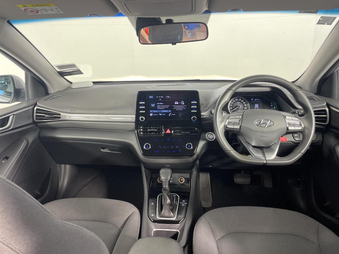 Photo '17' of Hyundai Ioniq Photo '17' of Hyundai Ioniq