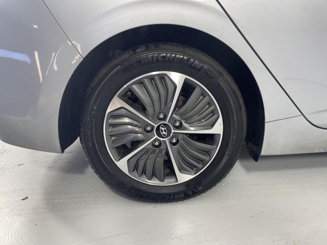 Photo '12' of Hyundai Ioniq