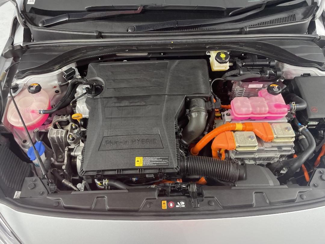 Photo '13' of Hyundai Ioniq Photo '13' of Hyundai Ioniq