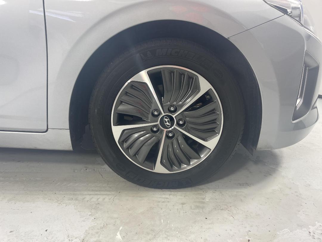 Photo '9' of Hyundai Ioniq Photo '9' of Hyundai Ioniq